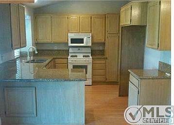 2nd image of 28727 Persimmon Ln