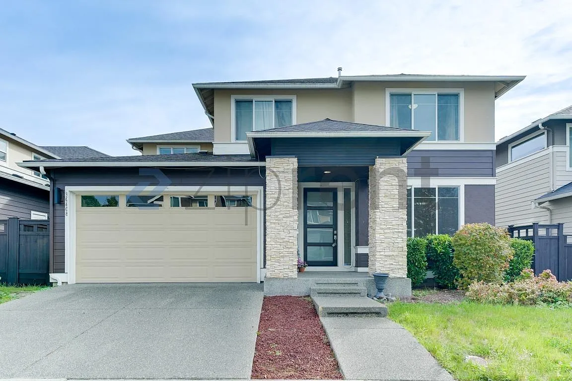 4 bed, 2.5 bath, 2500 sqft, $3,925 — Photo 1