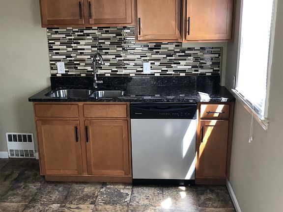 4th image of 1521 Goddard St