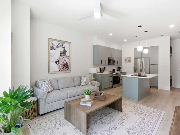 411 W 42nd St, Savannah, GA