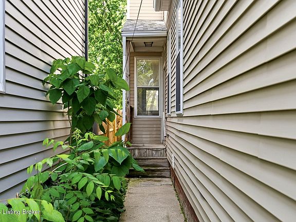 3rd image of 524 E Ormsby Ave