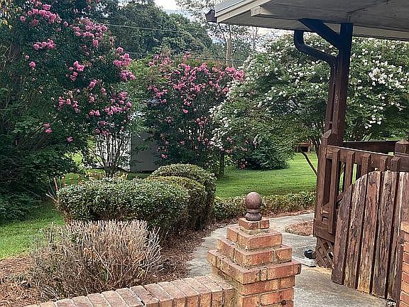 4th image of 1424 Arden Dr