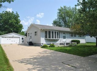 2333 Newport Dr SW, Cedar Rapids, IA 52404