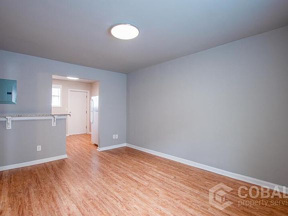 4th image of 271 Glen Iris Dr NE #3B