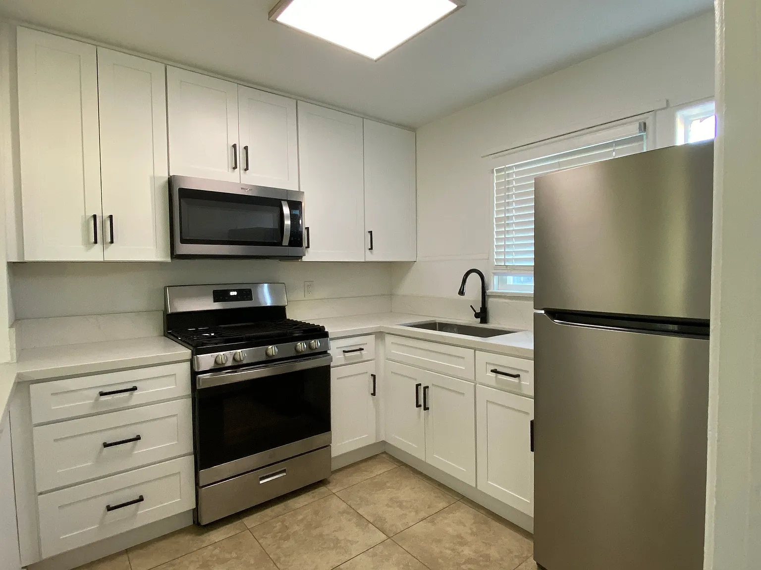 Studio, 350 sqft, $1,995 — Photo 1