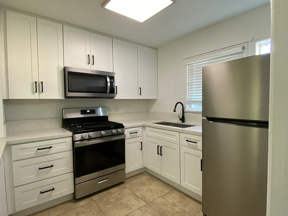 2278 Newport Blvd #5