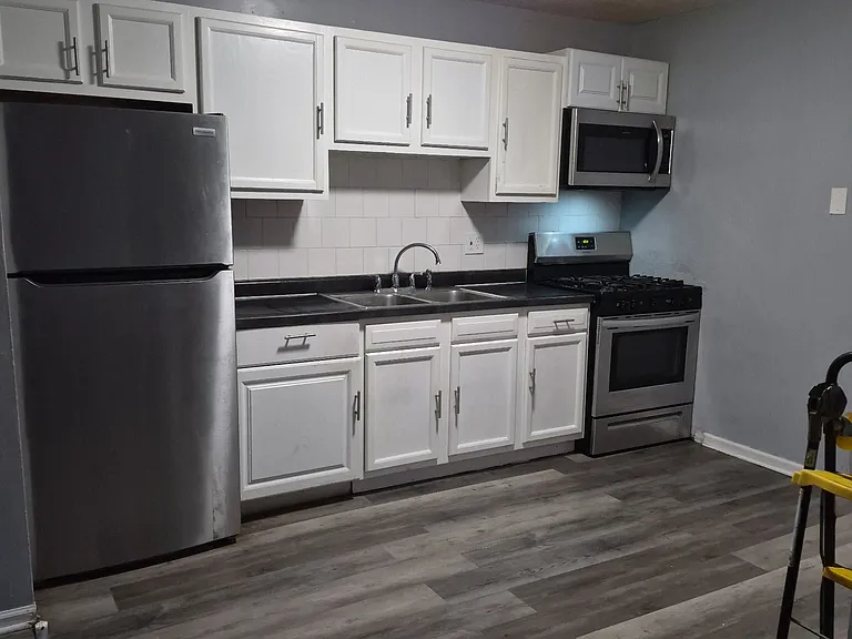 2101 Williamsburg Dr #202 — Photo 4