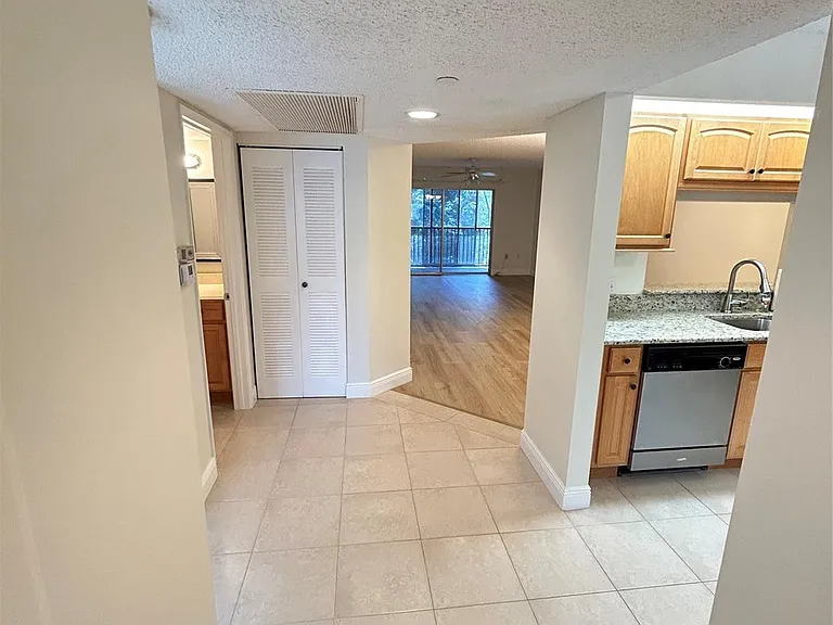 900 SW 142nd Ave #202L — Photo 5