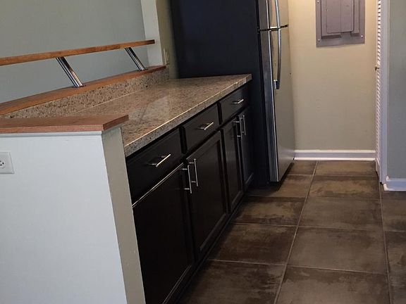 5th image of 518 E 7th St APT 14