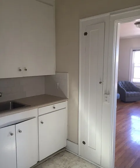 609 Thomas St — Photo 4