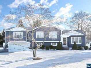 94 Longview Dr, Waldwick, NJ 07463