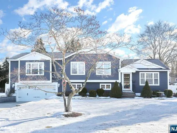 94 Longview Dr, Waldwick, NJ 07463