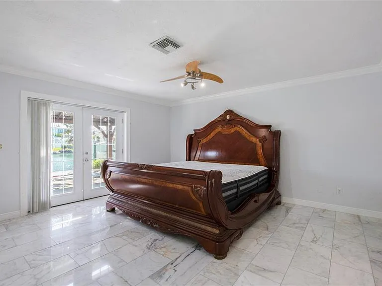 551 Crystal Dr — Photo 44