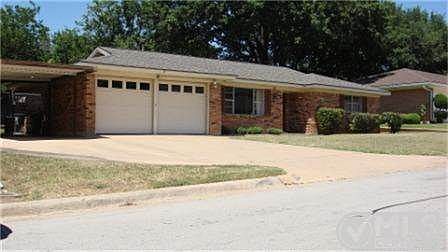 2nd image of 208 Hallbrook Dr