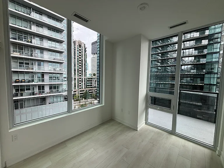 117 Broadway Ave — Photo 11