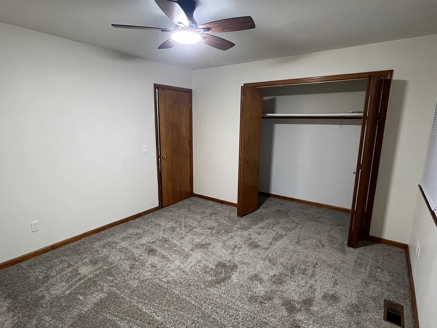 2 bed, 1.5 bath, 1000 sqft, $950 — Photo 4