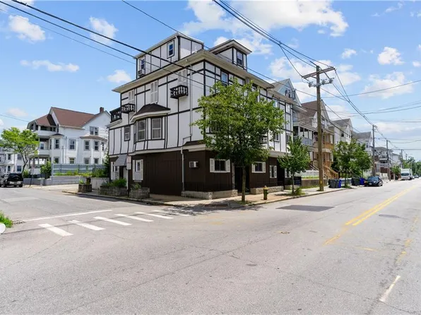 129 Academy Ave, Providence, RI 02908