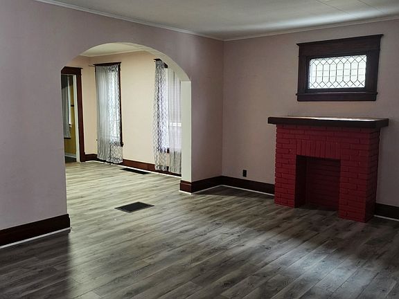 4th image of 117 Carl St #1