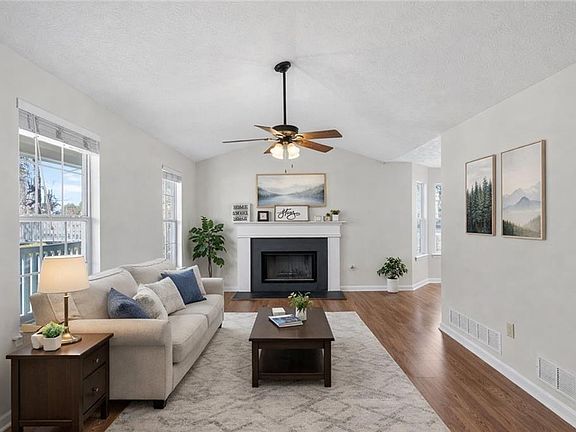 5th image of 1922 Seals Rd