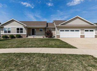 1601 Hoover Trail Cir SW, Cedar Rapids, IA 52404