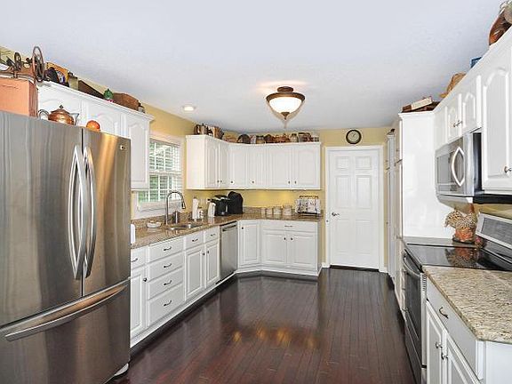 4th image of 24395 Wood Dr