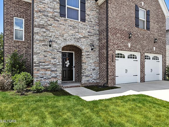 3rd image of 12751 Baltica Ln