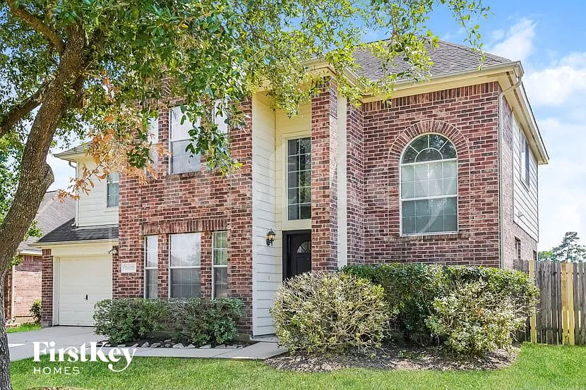 3 bed, 2.5 bath, 1839 sqft, $2,020 — Photo 2