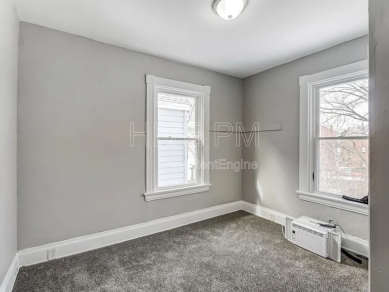 1758 Brewster Ave — Photo 26