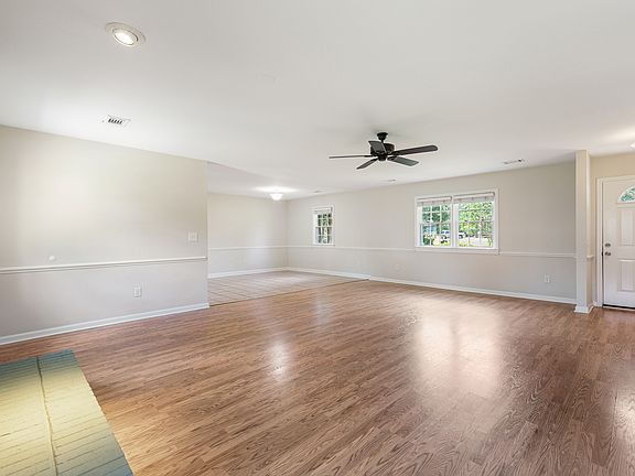5th image of 351 Sabra Dr