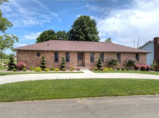 1 Tiara Ct, Hurricane, WV 25526