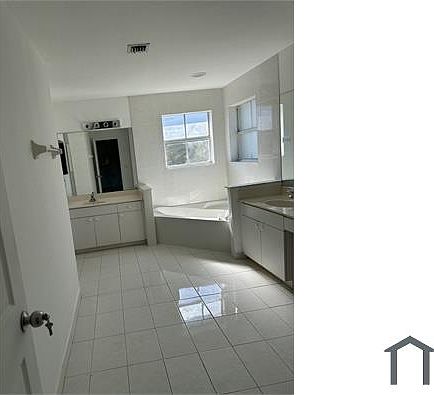 3rd image of 18124 SW 152nd Pl