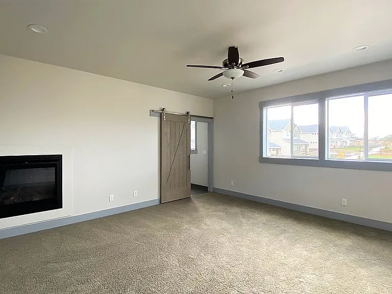 2648 Brooklyn Ln — Photo 13
