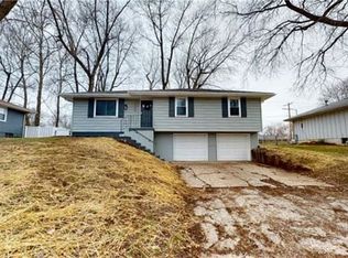 1604 High Dr, Oak Grove, MO 64075