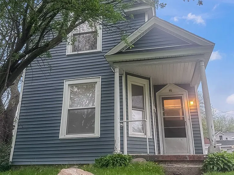 41 Caledonia St NE #1 — Photo 9