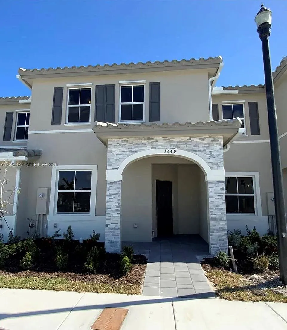 Keys Gate Residential — Photo 1