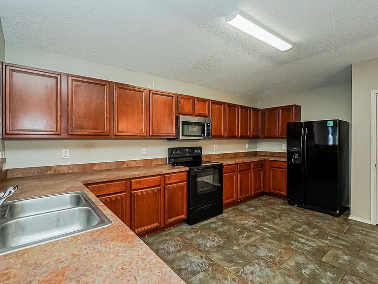 8024 Sartain Dr — Photo 8