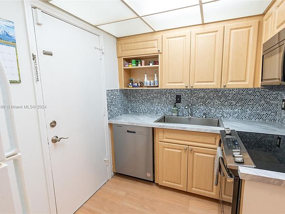 5th image of 2251 NE 66th St APT 1611