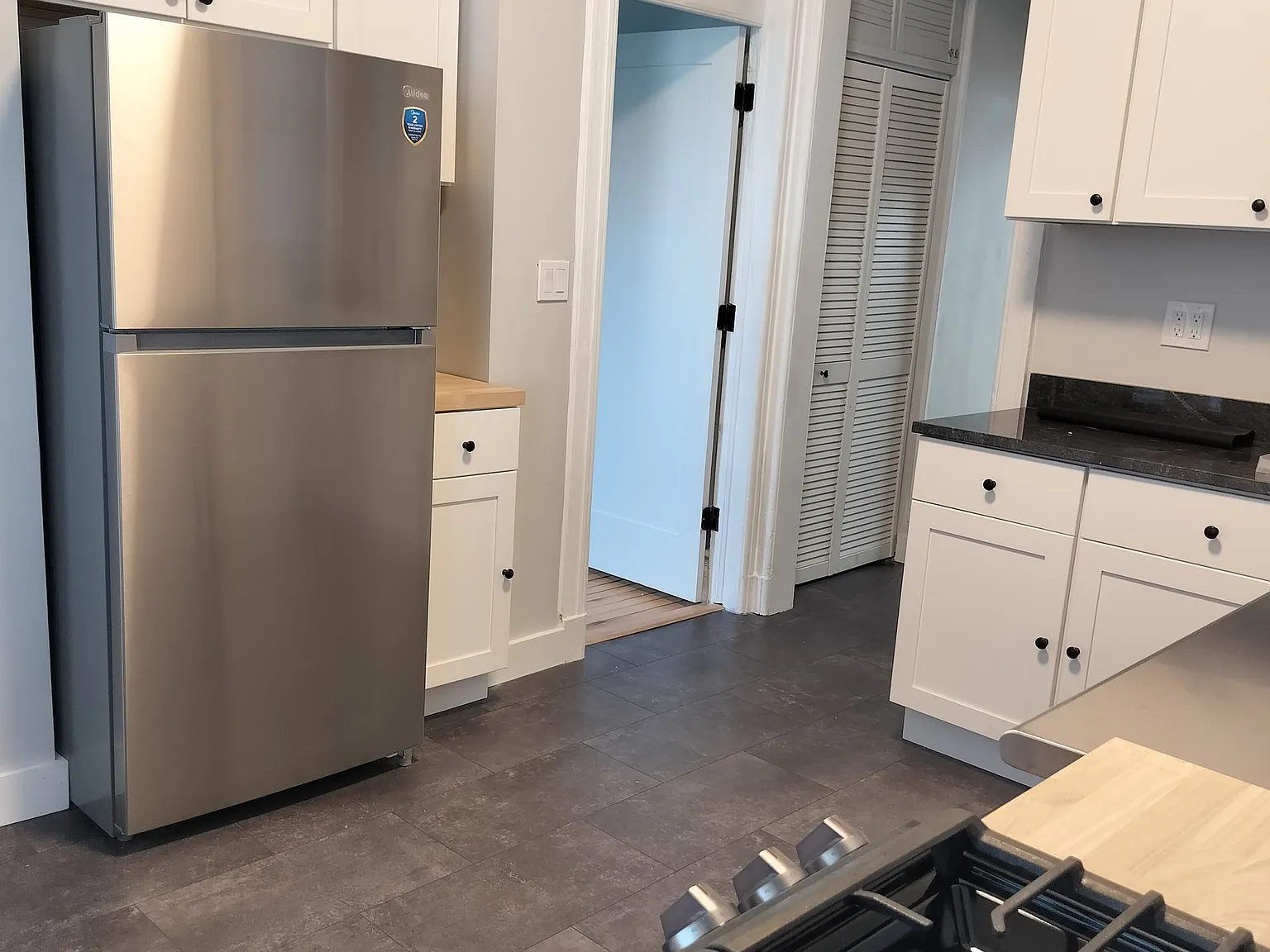 2 bed, 950 sqft, $2,550 — Photo 2
