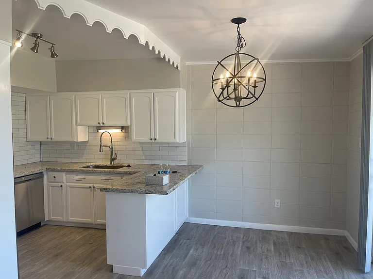 1939 E Missouri Ave #9 — Photo 5