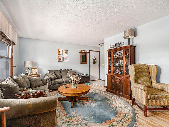 4th image of 2740 Brahms Ave