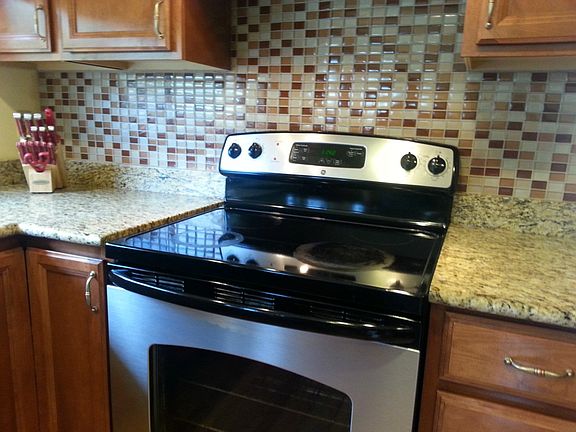 3rd image of 1376 NW Derryfield Dr