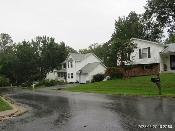 Exterior Neighborhood (street photo)