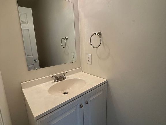 5th image of 506 Myrtlewood Cir
