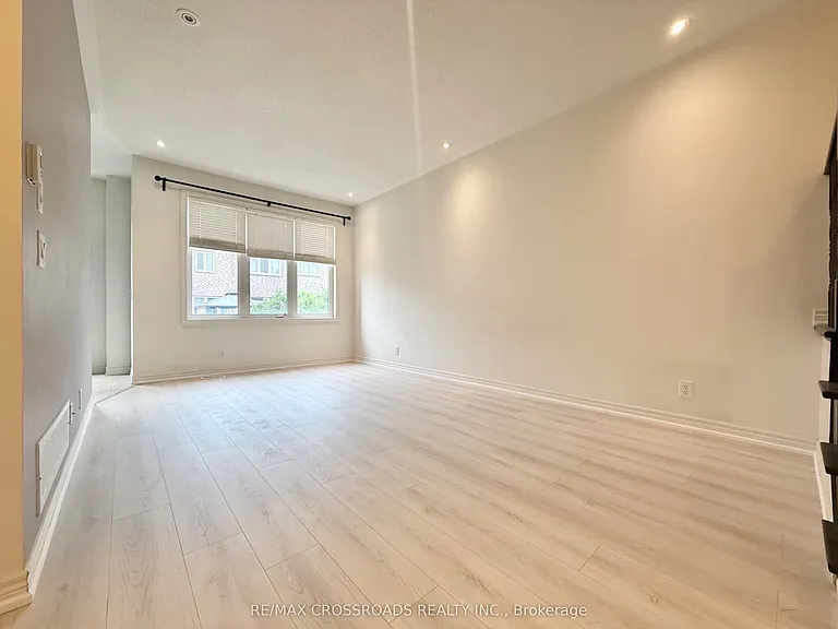 158 Harvest Hills Blvd — Photo 7