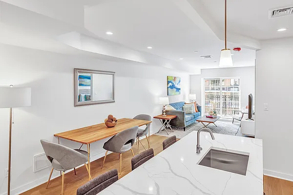 Sold by Amorelli Realty | media 4