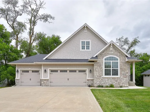 14439 Holcomb Ave, Urbandale, IA 50323