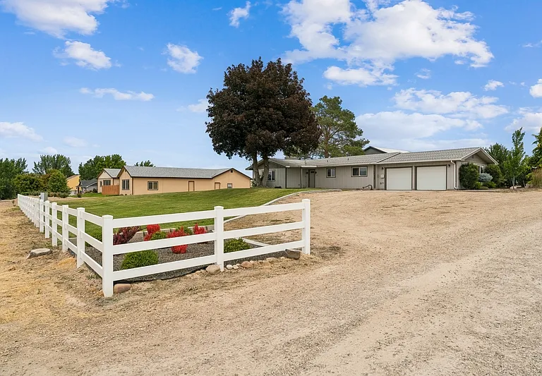 10996 Willis Rd — Photo 4