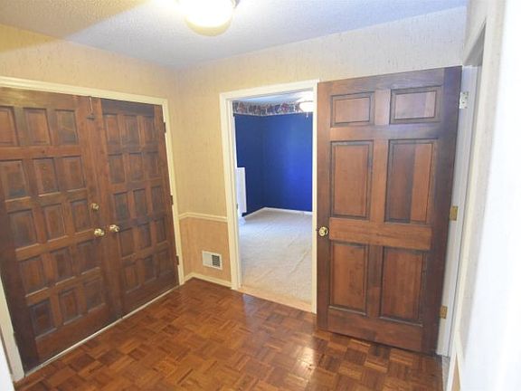 5th image of 1311 Country Squire Dr