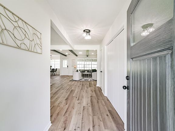 4th image of 306 Red Bud Ln