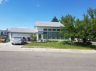 825 Saratoga Dr, Green River, WY 82935
